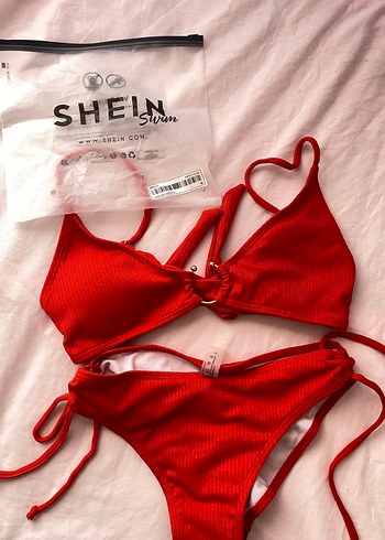 Kırmızı Parlak İpli Kadın Bikini