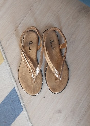 Bambi Bej Parlak Tokalı Kadın Sandalet