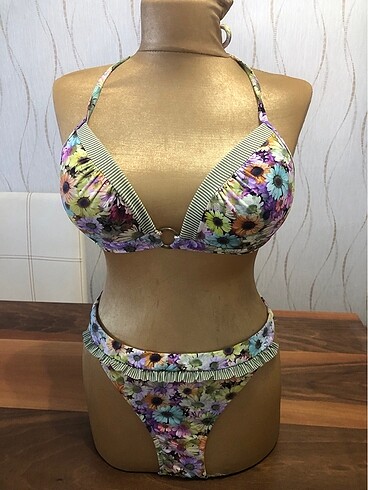 Çiçek desenli bikini