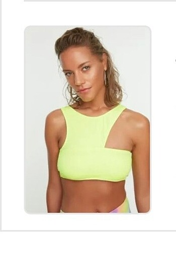 Sporcu sütyeni bikini üstü