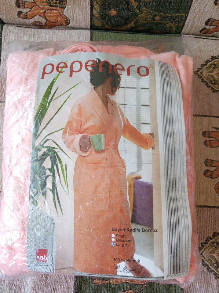 yavruağzı Nakışlı Kadın Bornoz - Görsel 3