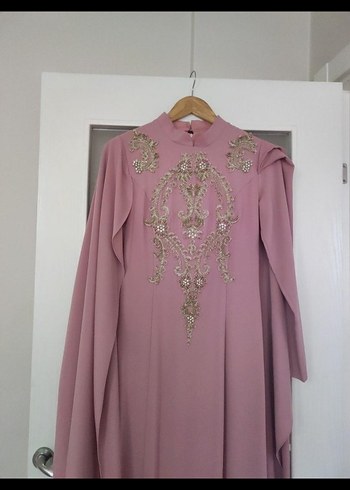 Pembe Nakışlı Uzun Abiye Elbise