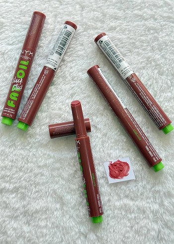 NYX Renkli Parlak Dudak Parlatıcısı ad fiyatidir - Görsel 4