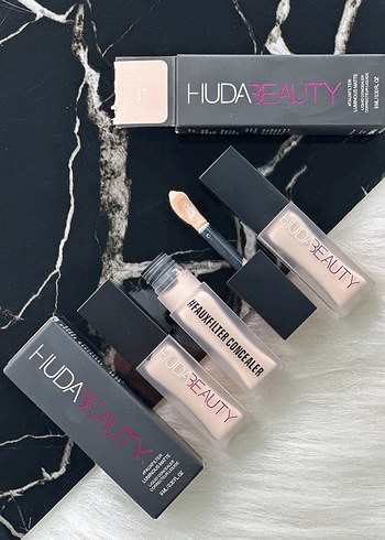 Huda Beauty Açık Ten Kapatıcı