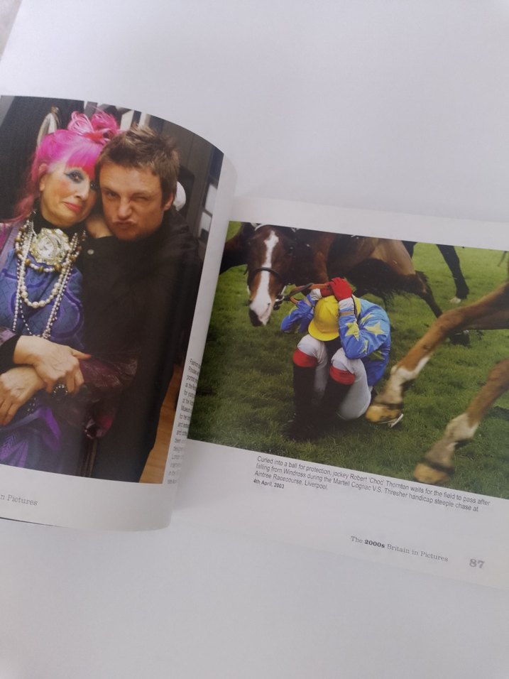 2000s The Britain in Pictures Kitap İngilizcedir Koleksiyonluk - Görsel 4