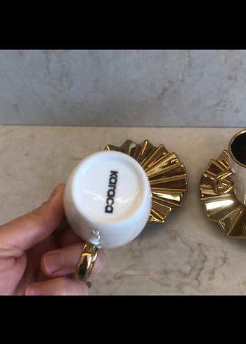 Altın renkli 2'li fincan ve tabak seti - Görsel 4