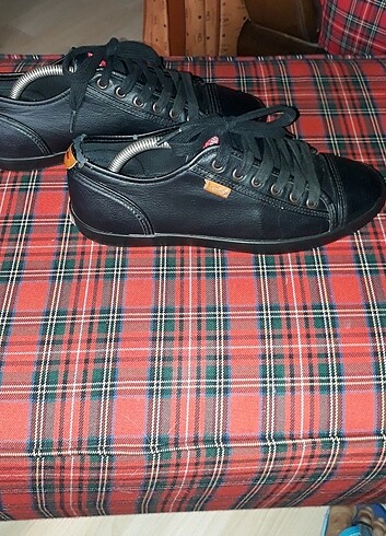 LEVI'S SNEAKER