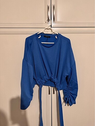 Kısa büzgülü sweatshirt