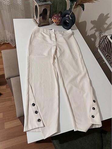 Beyaz yüksek bel şık pantalon
