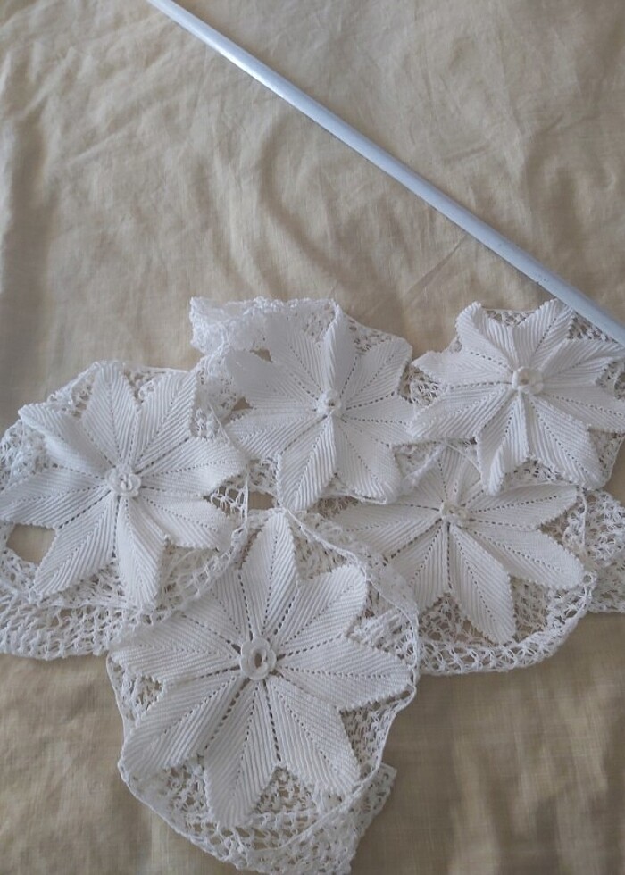 Elişi dantel kırlent - Görsel 3