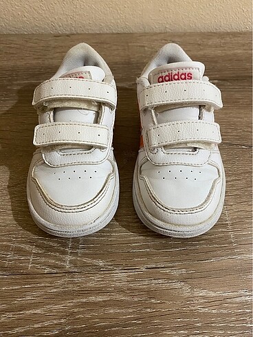 Adidas spor ayakkabı