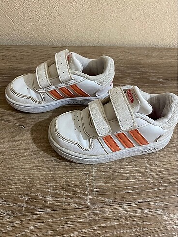 24 Beden Adidas spor ayakkabı