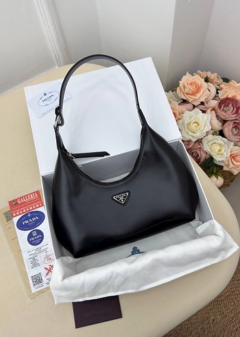 Prada ürünü
