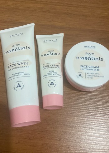 Oriflame Glow Essentials Yüz Bakım Seti
3 adet ürün fiyatıdır - Görsel 2