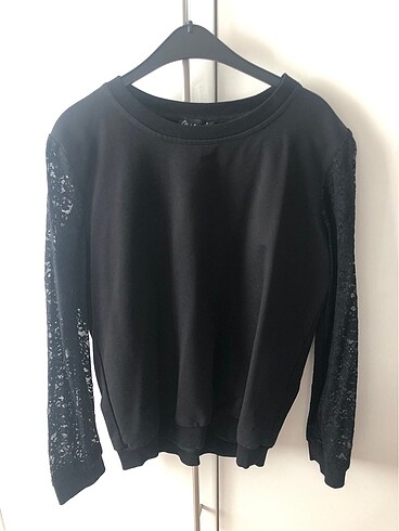 Kolları Dantel Detaylı Sweatshirt