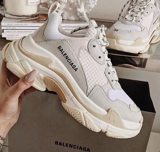 Balenciaga Triple s