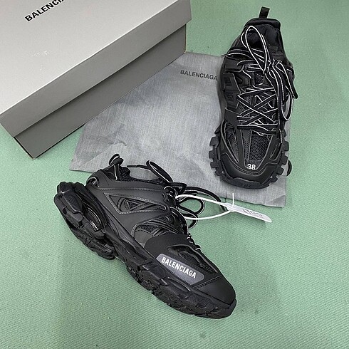39 Beden Balenciaga Track