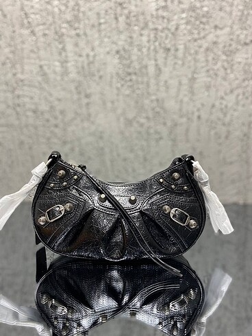 Balenciaga le cagole bag