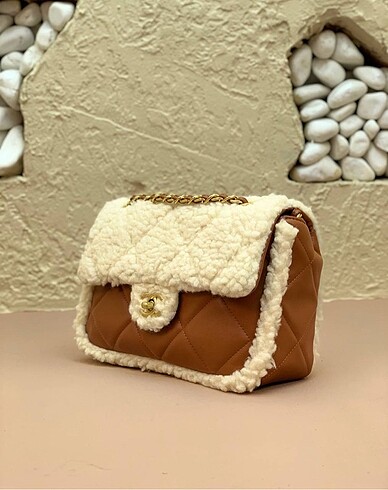  Beden Chanel Furry Flap Bag medium