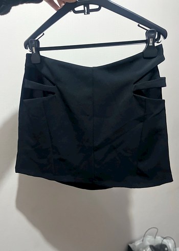 Siyah Kemer Detaylı Mini Etek - Görsel 3