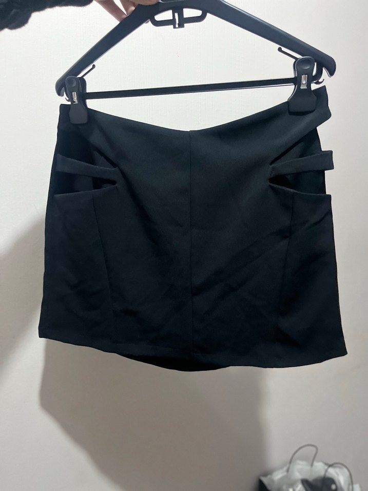 Siyah Kemer Detaylı Mini Etek - Görsel 3