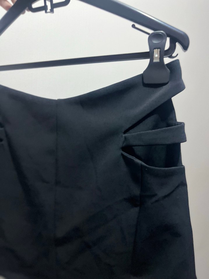 Siyah Kemer Detaylı Mini Etek - Görsel 4