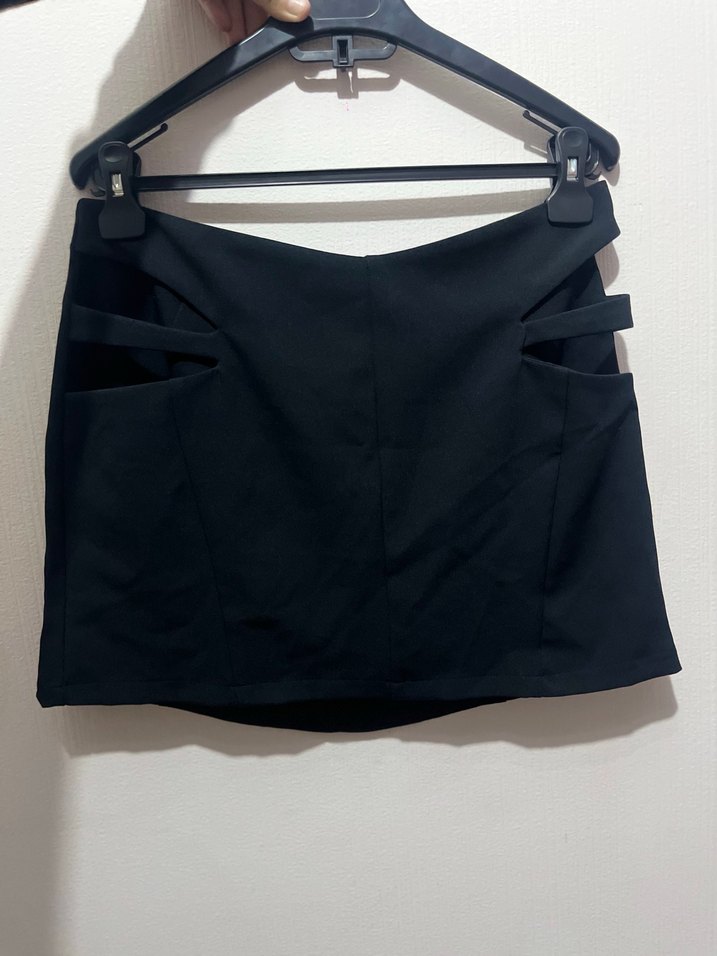 Siyah Kemer Detaylı Mini Etek - Görsel 2