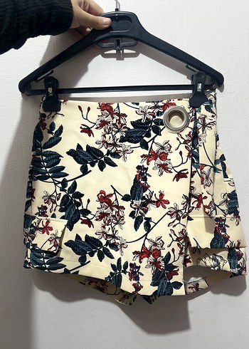 Beyaz Desenli Kemerli Mini Etek şortlu - Görsel 2