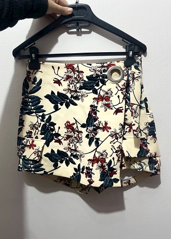 Beyaz Desenli Kemerli Mini Etek şortlu - Görsel 3