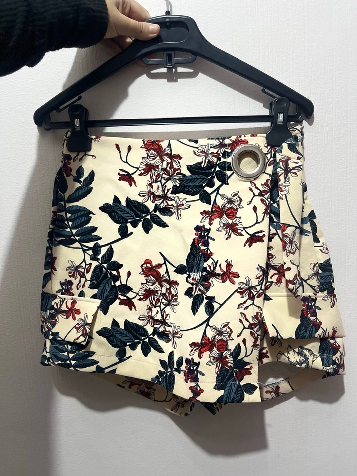 Beyaz Desenli Kemerli Mini Etek şortlu - Görsel 2