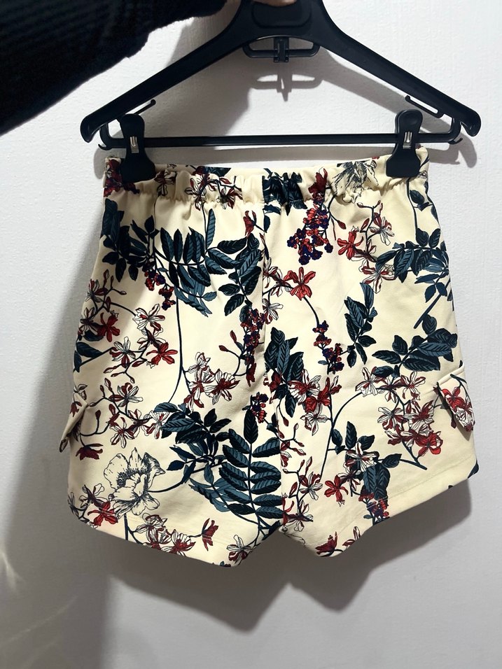 Beyaz Desenli Kemerli Mini Etek şortlu - Görsel 4