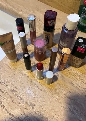 Bej Tonlarında Makyaj Ürünleri Seti - Görsel 2