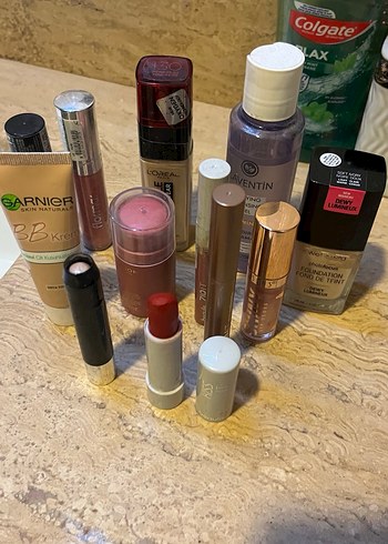 Bej Tonlarında Makyaj Ürünleri Seti - Görsel 4