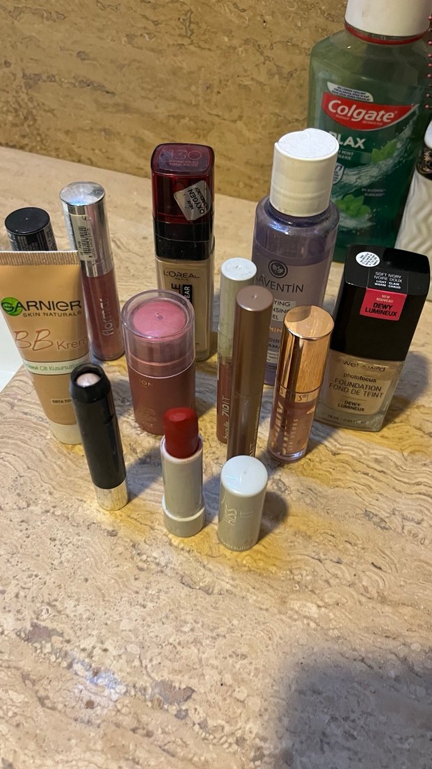 Bej Tonlarında Makyaj Ürünleri Seti - Görsel 4