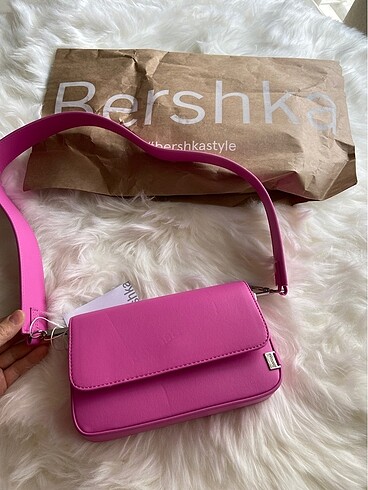 Pembe çanta