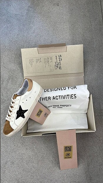GOLDEN GOOSE