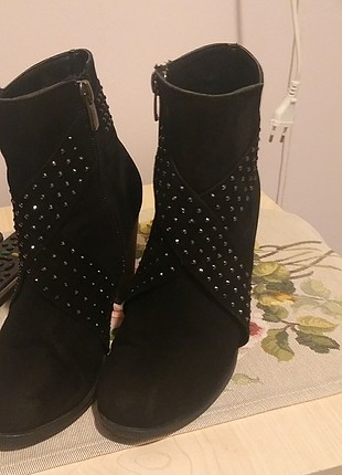 siyah süet taşlı bot ve runner takım