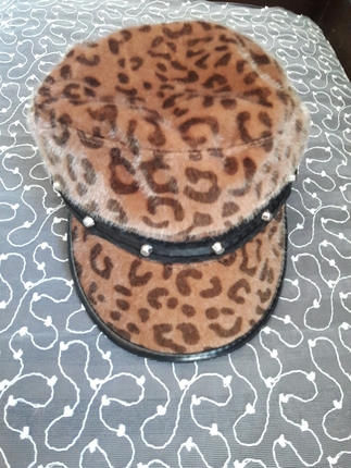 Leopar şapka