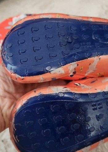 Penti Renkli Baskılı Erkek Çocuk Terliği ve Şapka
