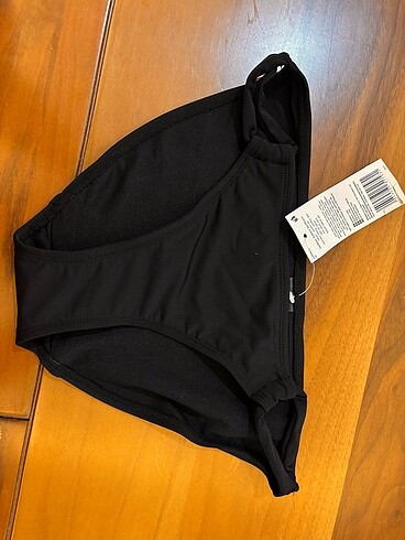 Sıfır etiketli bikini takım