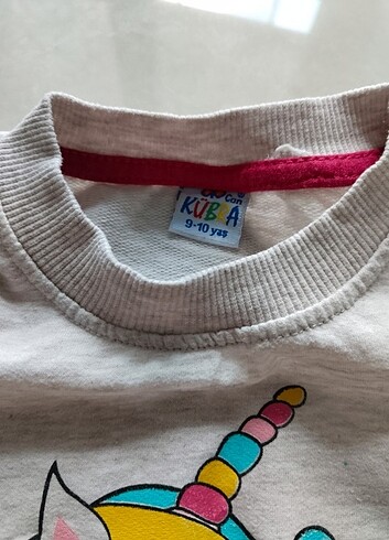 9 Yaş Beden unicorn baskılı sweatshirt. 9 yaş