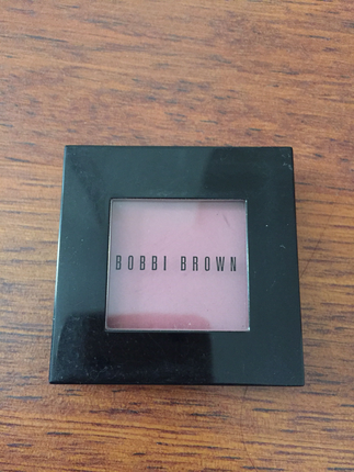 universal Beden Bobbi brown allık