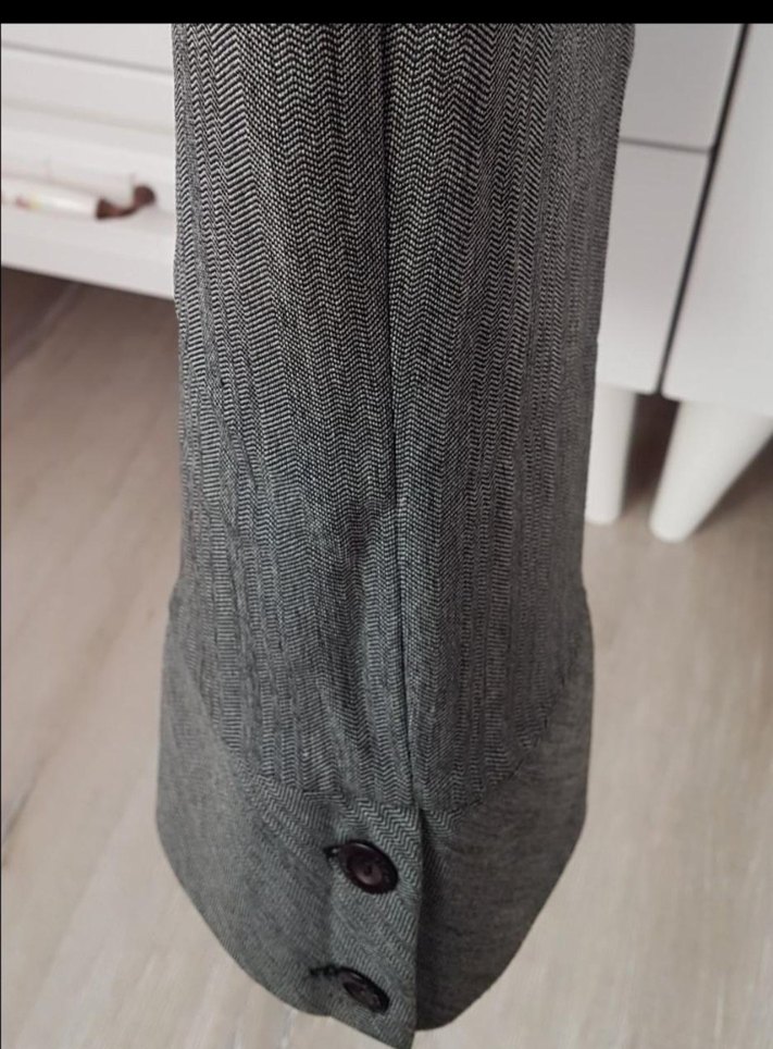 Gri Düğmeli Kadın Capri Kumaş Pantolon S/36 - Görsel 3