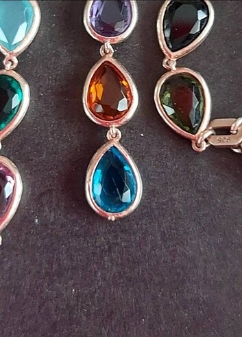 Beden Renkli taşlı damla model bilekligin fiyatıdır