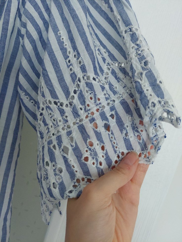 Dantel Detaylı Mavi Çizgili Bohem Bluz - Görsel 3