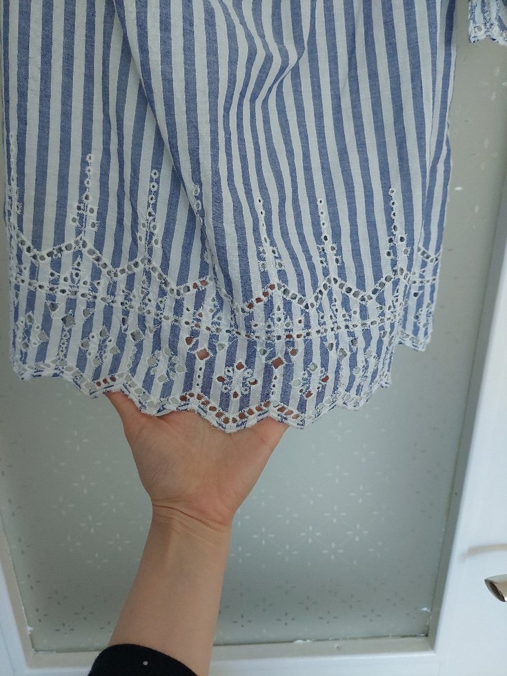 Dantel Detaylı Mavi Çizgili Bohem Bluz - Görsel 4