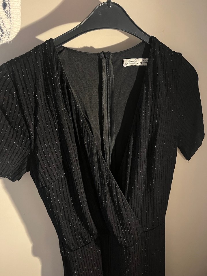 Siyah V Yakalı Piliseli Kadın Tulum - Görsel 4