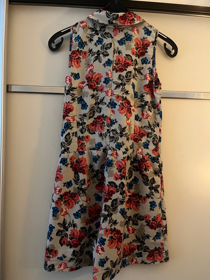 Çiçek Desenli Düğmeli Kolsuz Kadın Tulum - Görsel 4