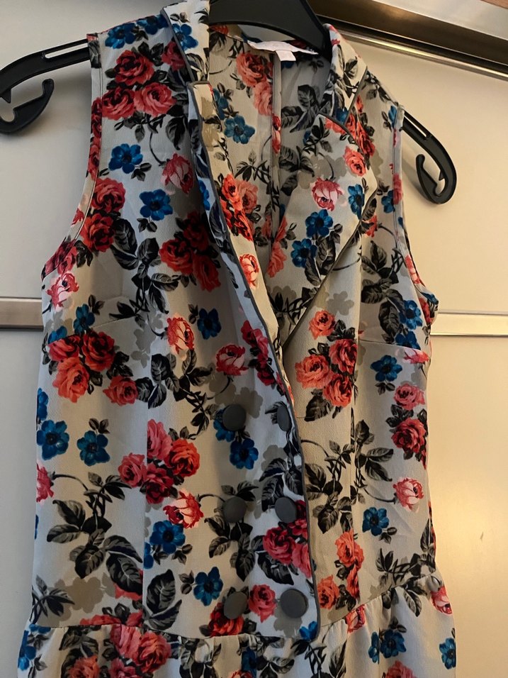 Çiçek Desenli Düğmeli Kolsuz Kadın Tulum - Görsel 2