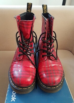 Dr. Martens bot